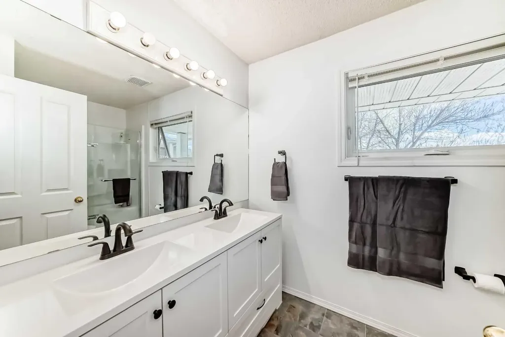 388 Sandarac Drive NW Calgary AB T3K4E3
