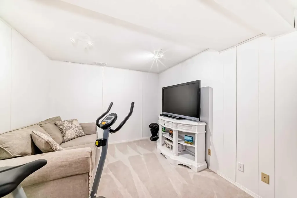 388 Sandarac Drive NW Calgary AB T3K4E3