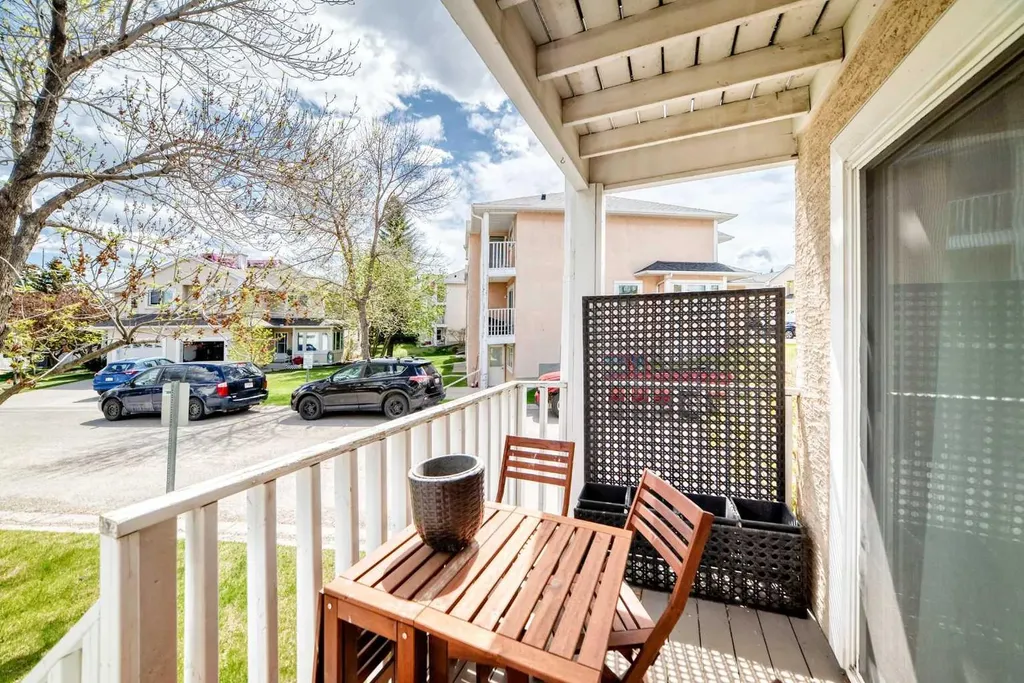 388 Sandarac Drive NW Calgary AB T3K4E3