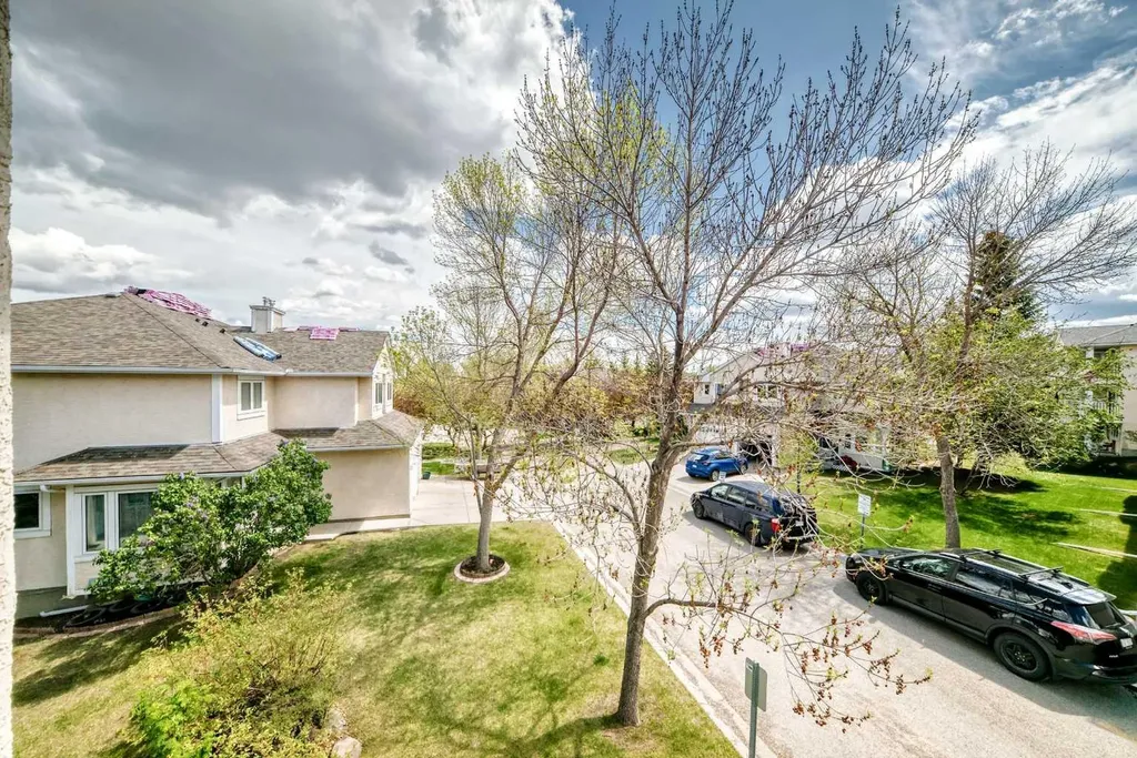 388 Sandarac Drive NW Calgary AB T3K4E3