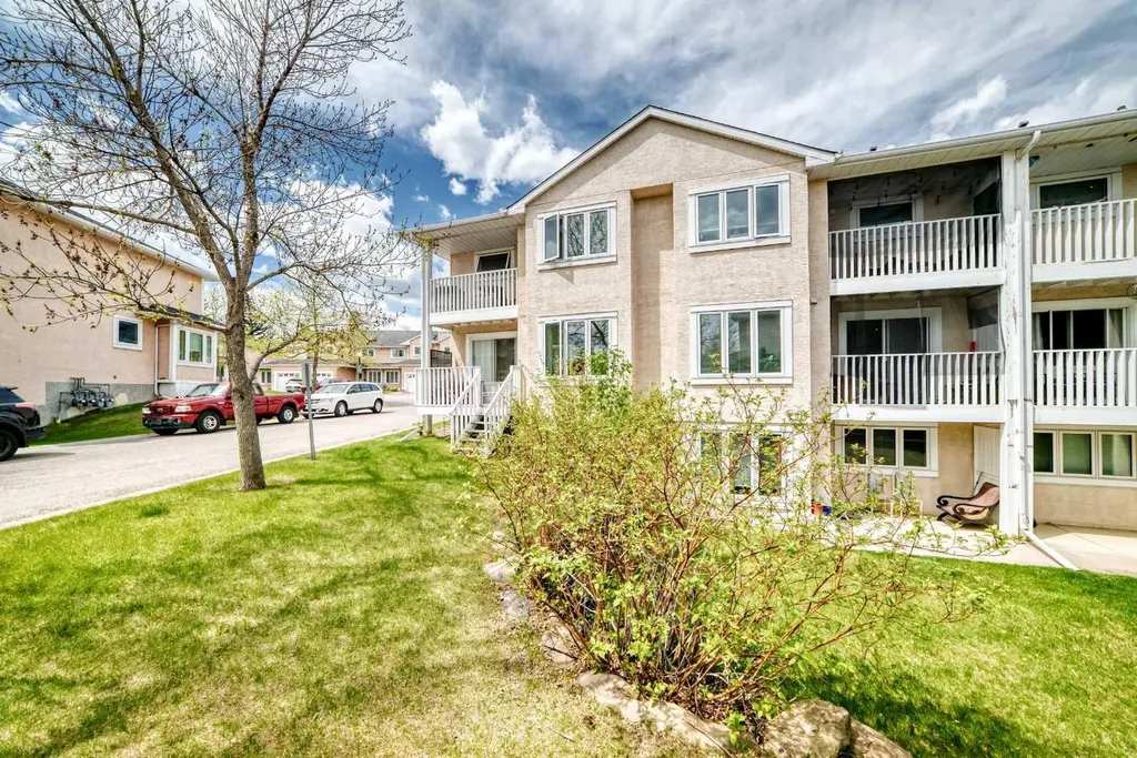 388 Sandarac Drive NW Calgary AB T3K4E3