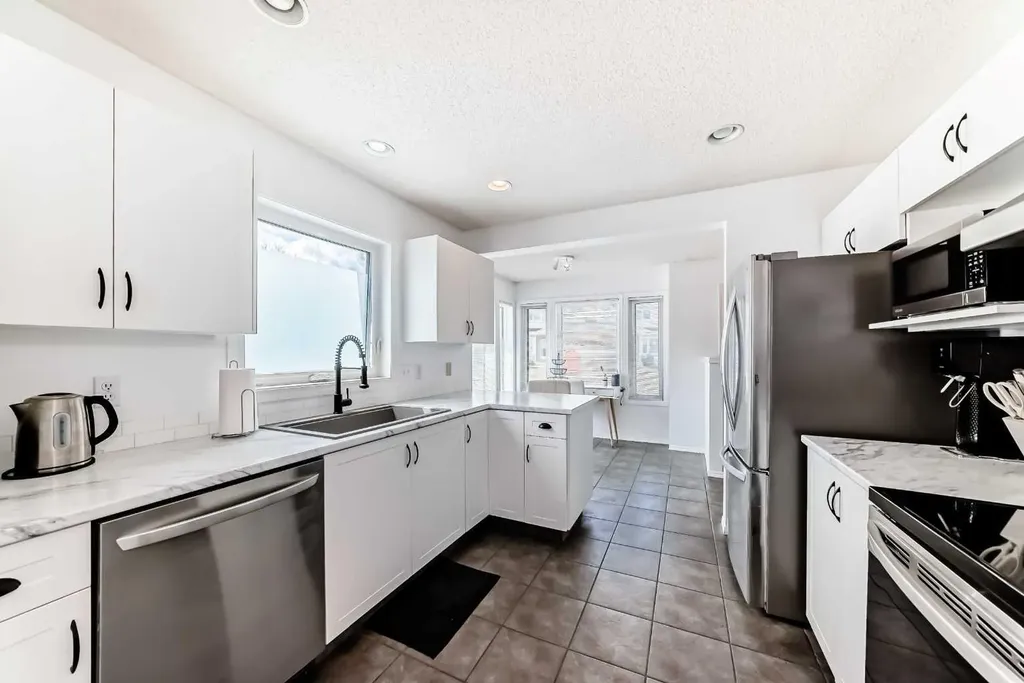 388 Sandarac Drive NW Calgary AB T3K4E3