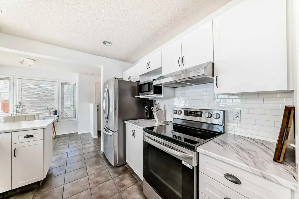 388 Sandarac Drive NW Calgary AB T3K4E3