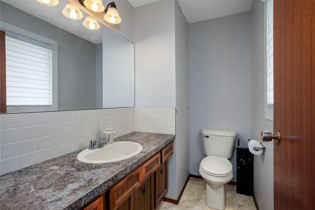 5102 56 Street Daysland AB T0B 1A0