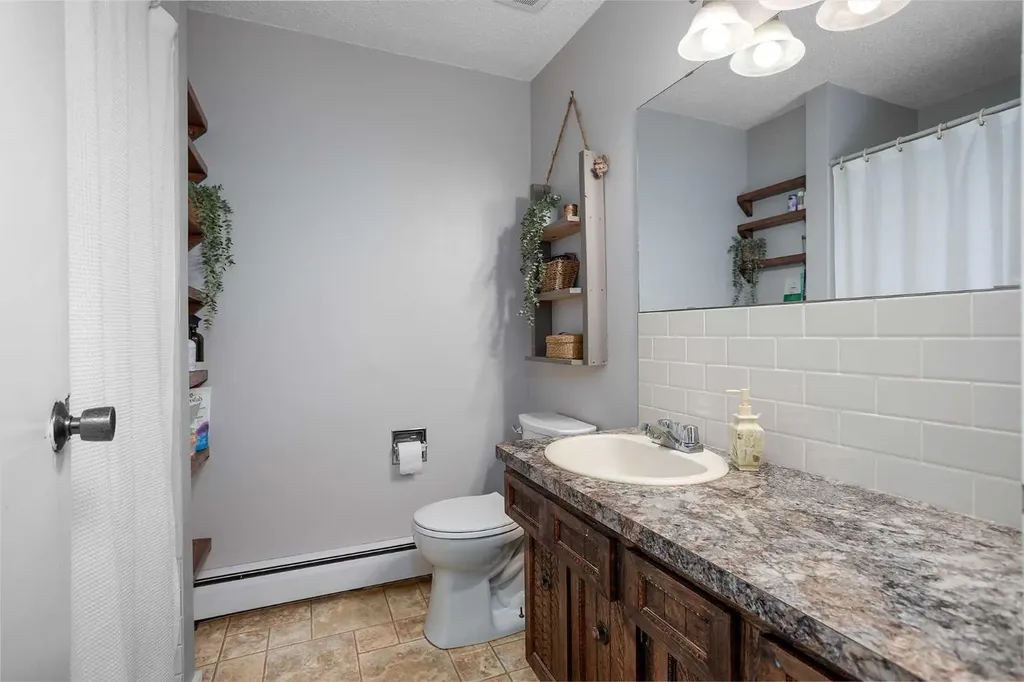 5102 56 Street Daysland AB T0B 1A0
