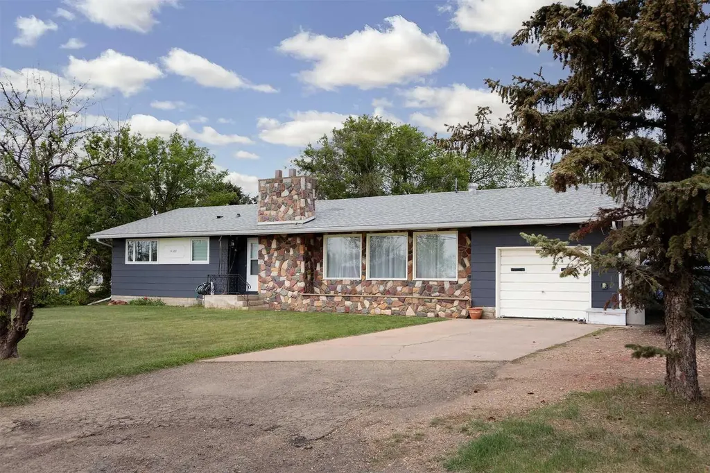 5102 56 Street Daysland AB T0B 1A0