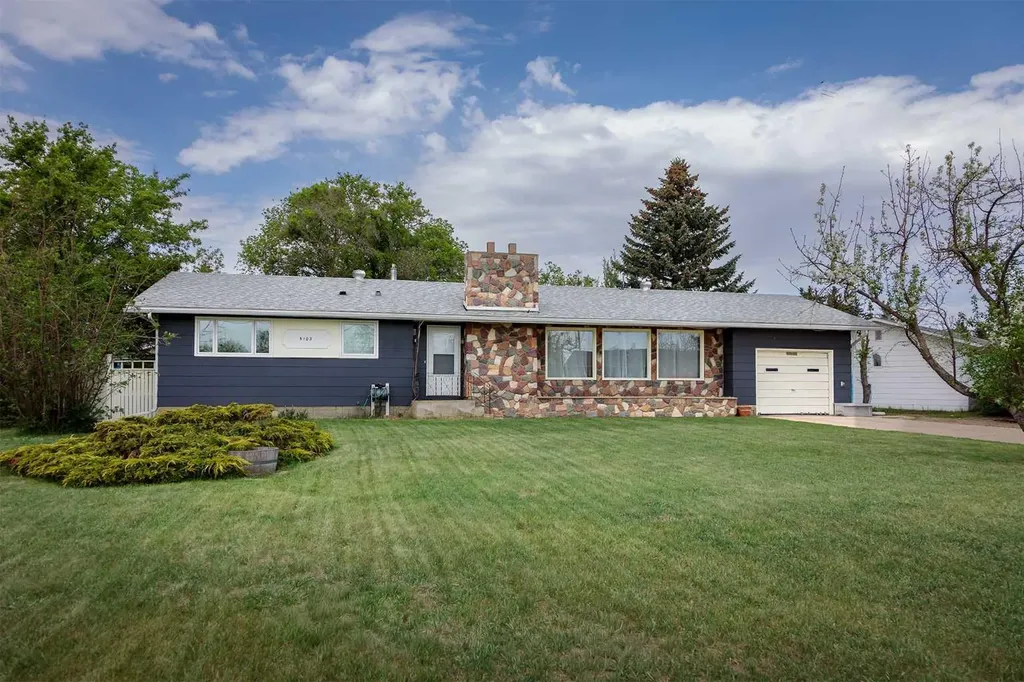 5102 56 Street Daysland AB T0B 1A0