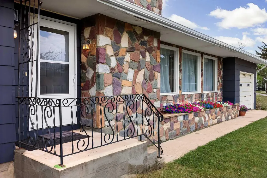 5102 56 Street Daysland AB T0B 1A0