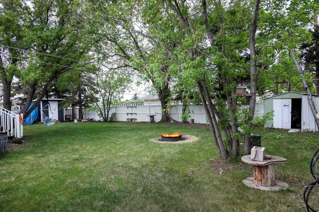 5102 56 Street Daysland AB T0B 1A0
