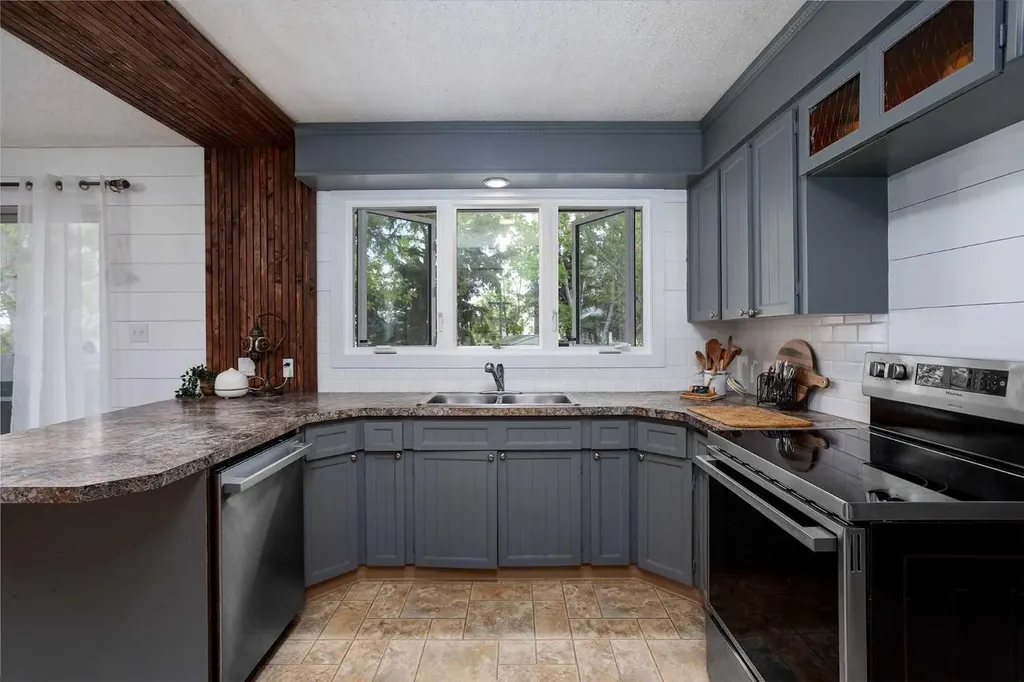 5102 56 Street Daysland AB T0B 1A0