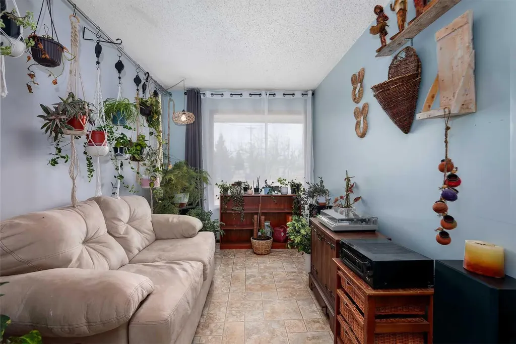 5102 56 Street Daysland AB T0B 1A0
