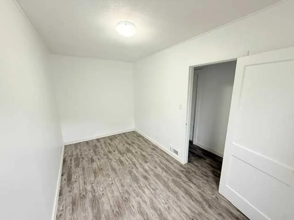 10124 104 Avenue Peace River AB T8S1M4