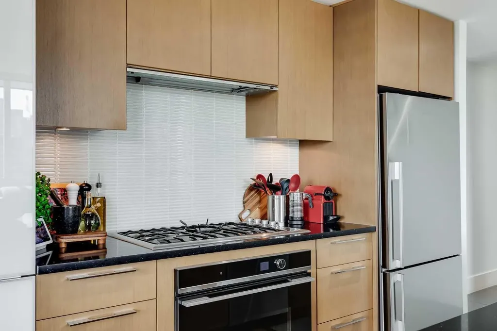 1111 10 Street SW Calgary AB T2R 1E3