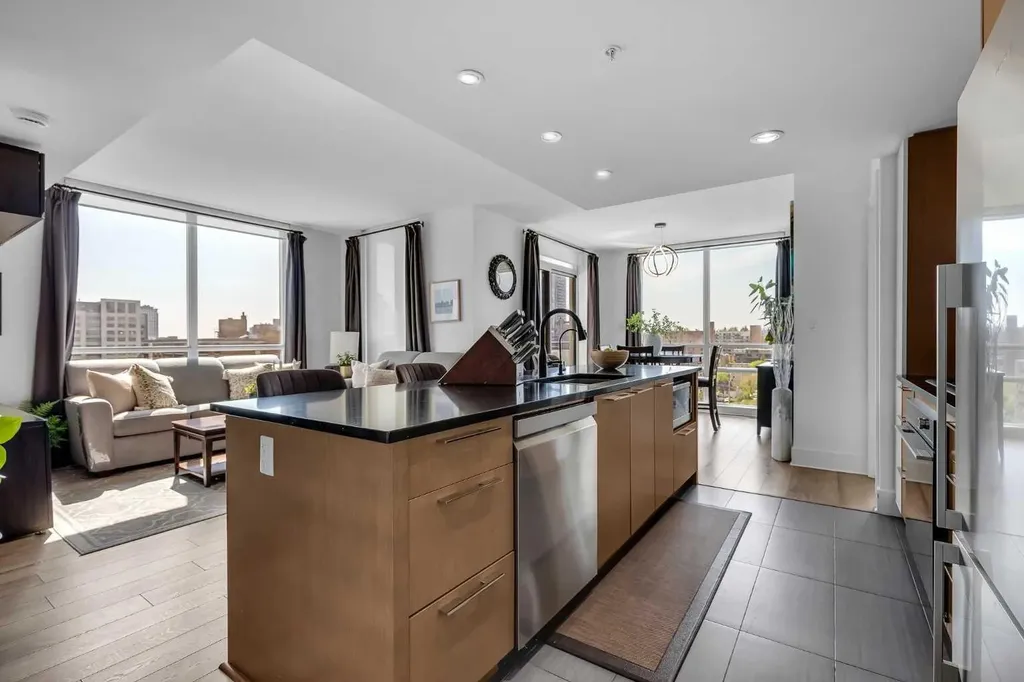 1111 10 Street SW Calgary AB T2R 1E3