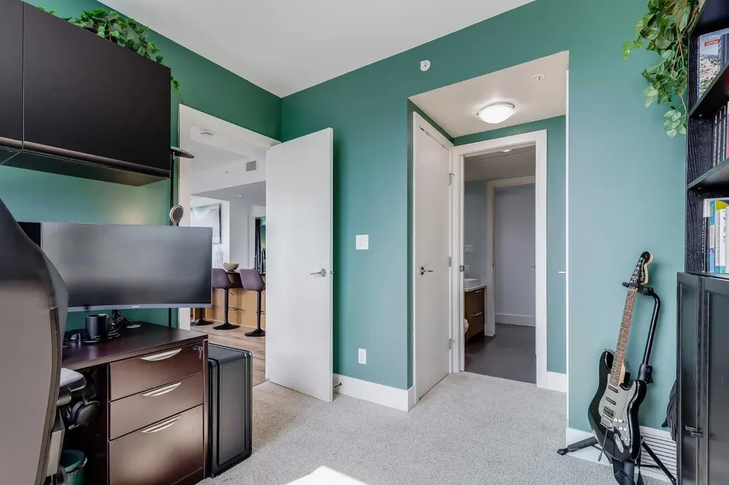 1111 10 Street SW Calgary AB T2R 1E3