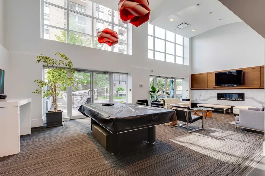 1111 10 Street SW Calgary AB T2R 1E3