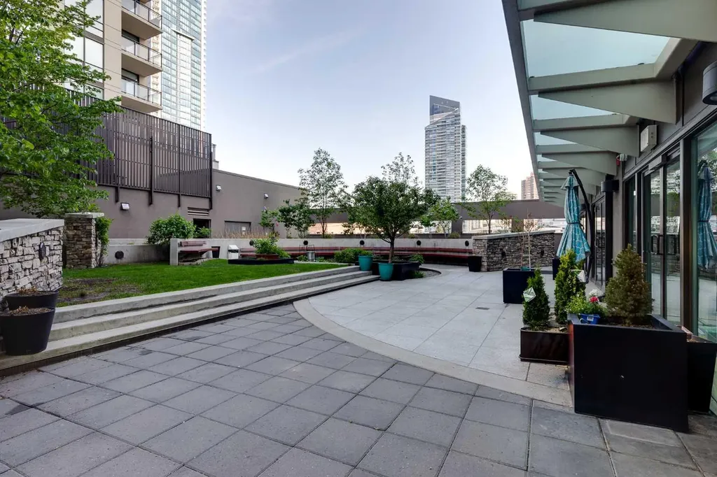 1111 10 Street SW Calgary AB T2R 1E3