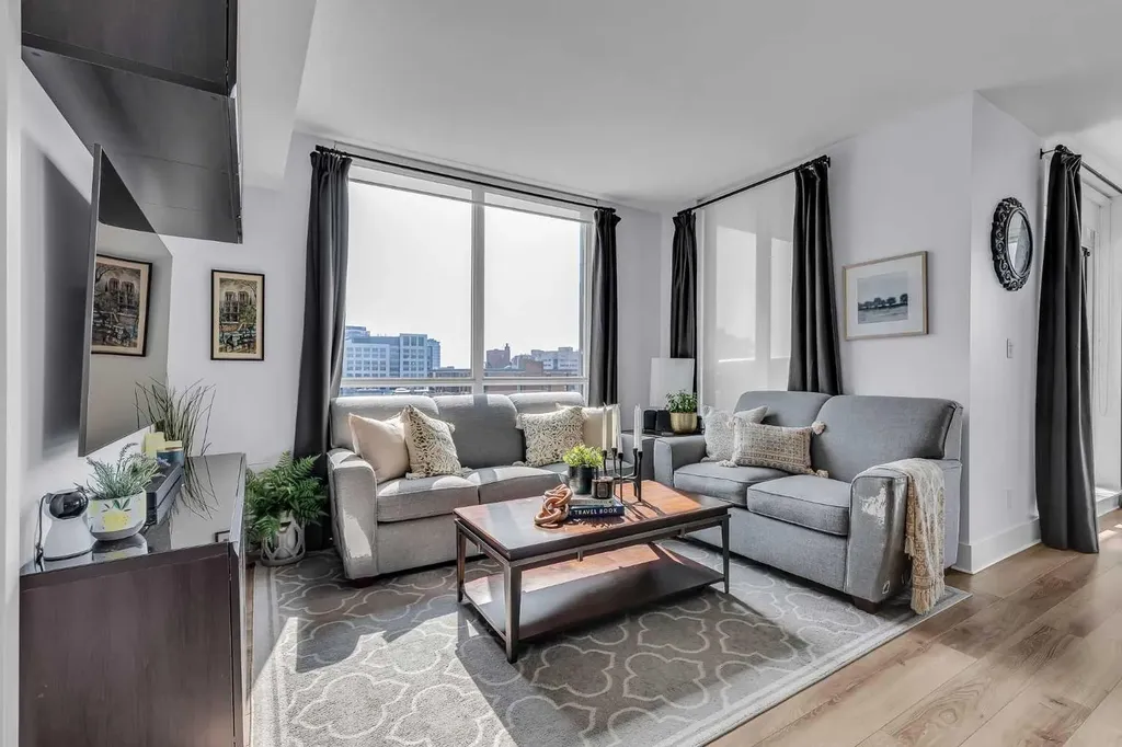 1111 10 Street SW Calgary AB T2R 1E3