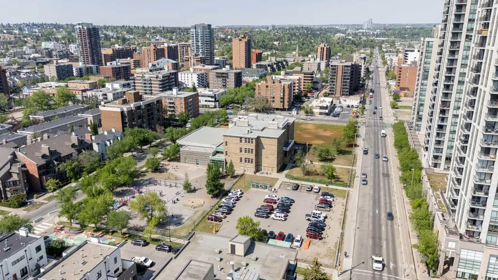 1111 10 Street SW Calgary AB T2R 1E3
