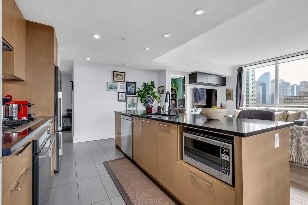 1111 10 Street SW Calgary AB T2R 1E3