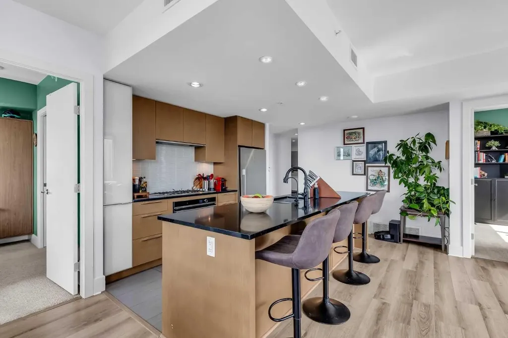 1111 10 Street SW Calgary AB T2R 1E3