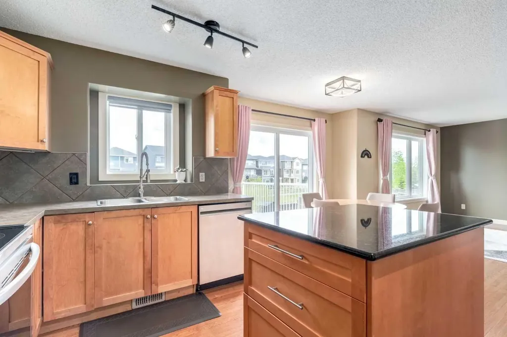 664 Luxstone Landing SW Airdrie AB T4B 3L2