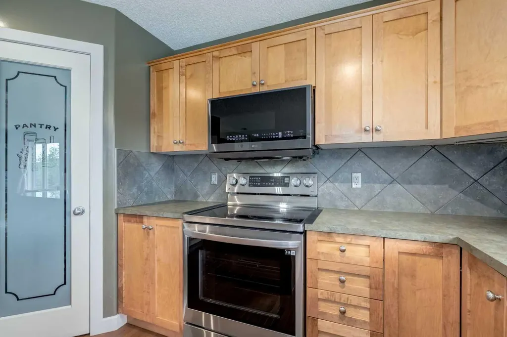 664 Luxstone Landing SW Airdrie AB T4B 3L2