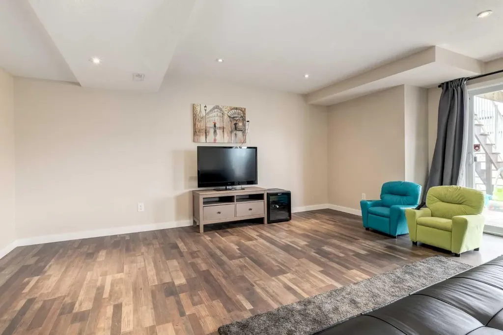 664 Luxstone Landing SW Airdrie AB T4B 3L2