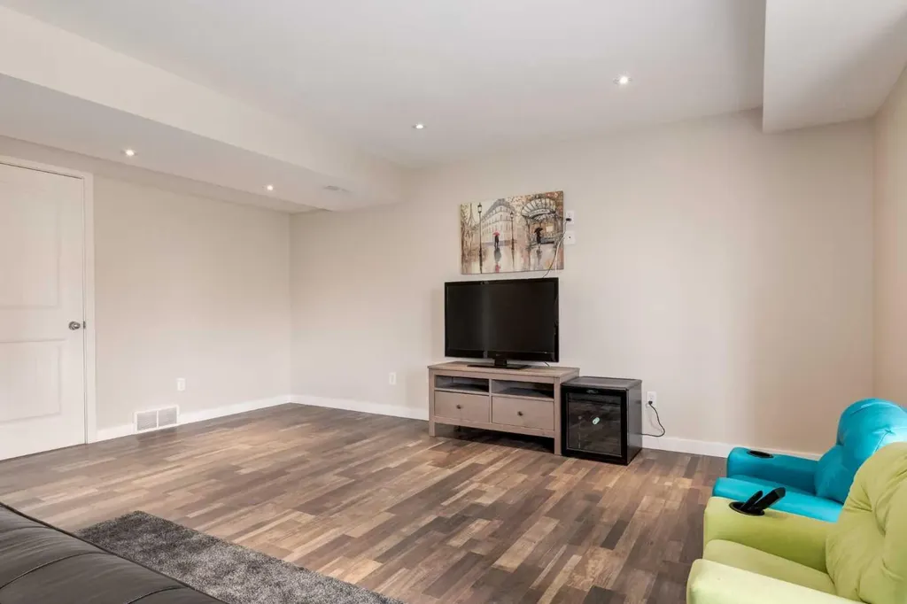 664 Luxstone Landing SW Airdrie AB T4B 3L2