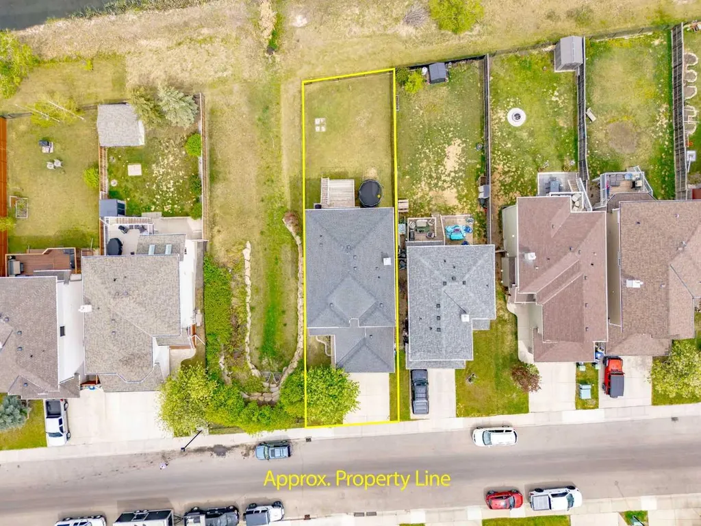 664 Luxstone Landing SW Airdrie AB T4B 3L2