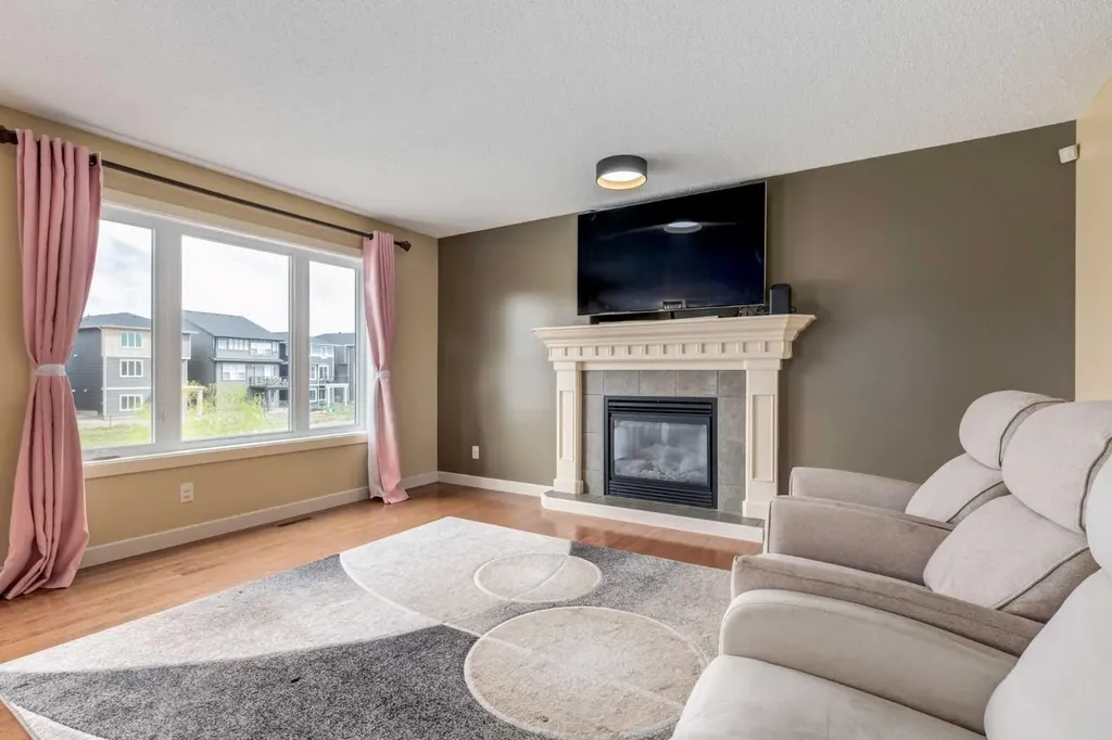 664 Luxstone Landing SW Airdrie AB T4B 3L2
