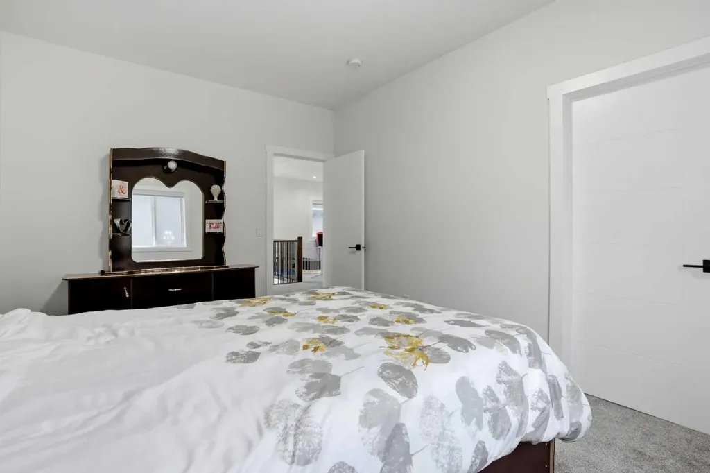 166 Kinniburgh Crescent Chestermere AB T1X 1Y1