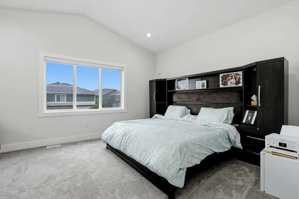 166 Kinniburgh Crescent Chestermere AB T1X 1Y1