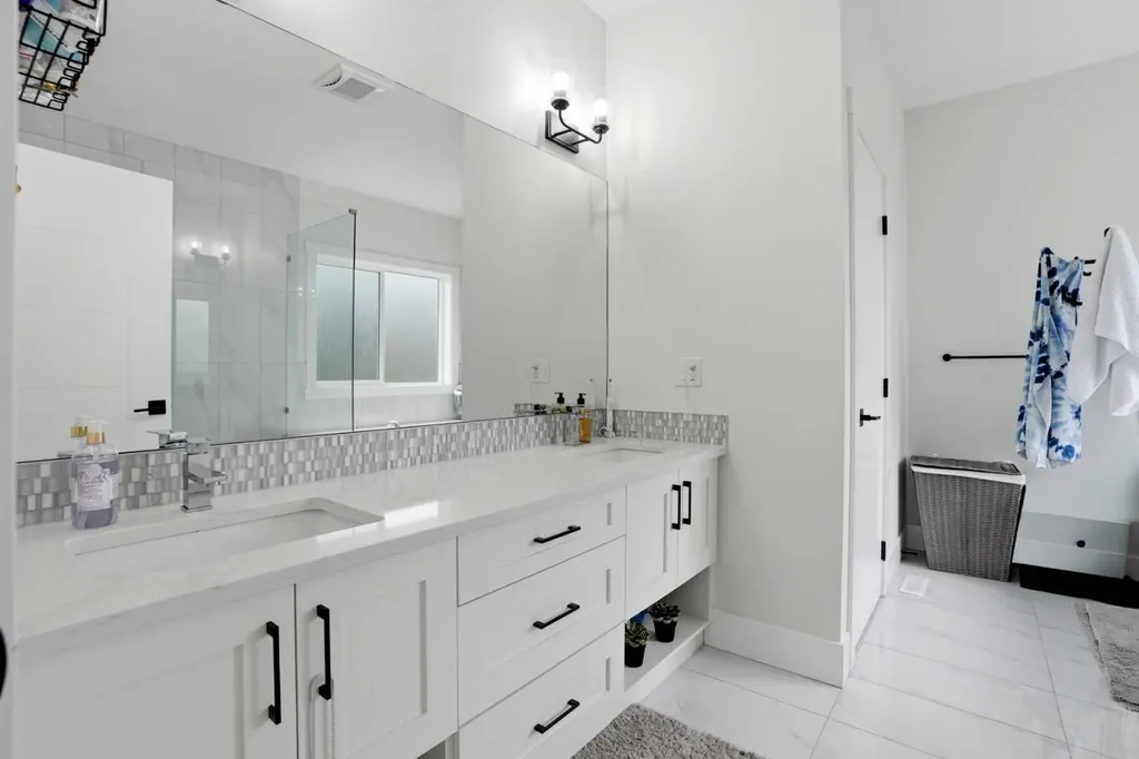 166 Kinniburgh Crescent Chestermere AB T1X 1Y1