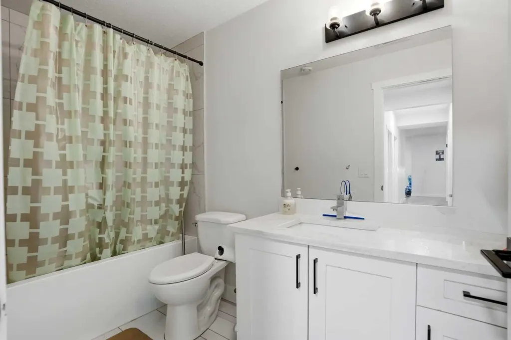 166 Kinniburgh Crescent Chestermere AB T1X 1Y1