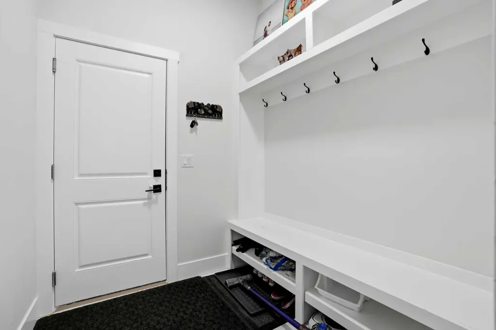 166 Kinniburgh Crescent Chestermere AB T1X 1Y1
