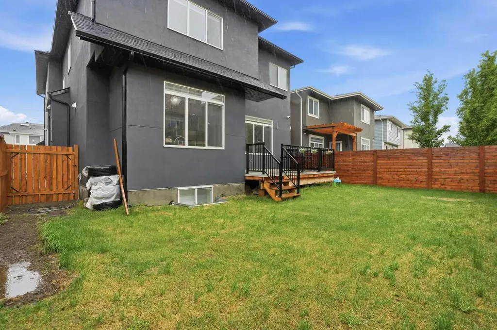166 Kinniburgh Crescent Chestermere AB T1X 1Y1