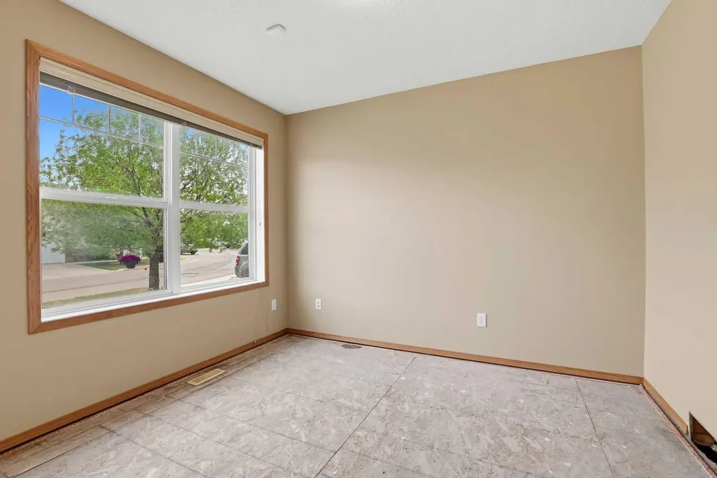 424 Jenkins Drive Red Deer AB T4P 3X1