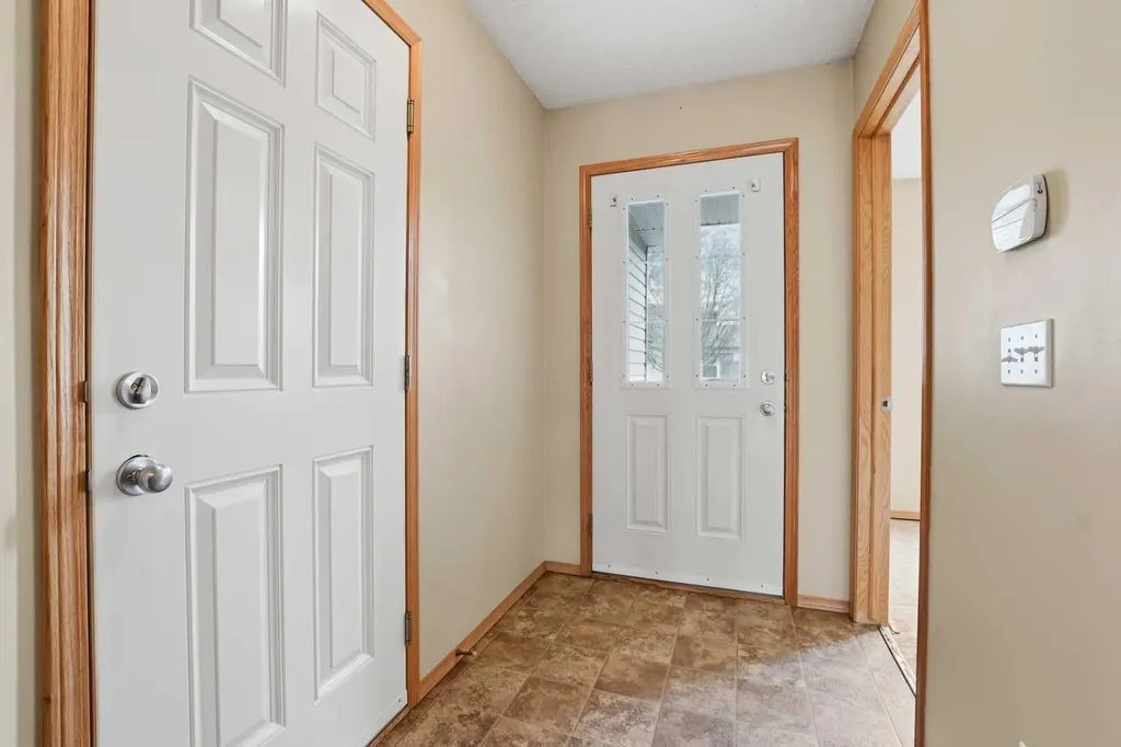 424 Jenkins Drive Red Deer AB T4P 3X1