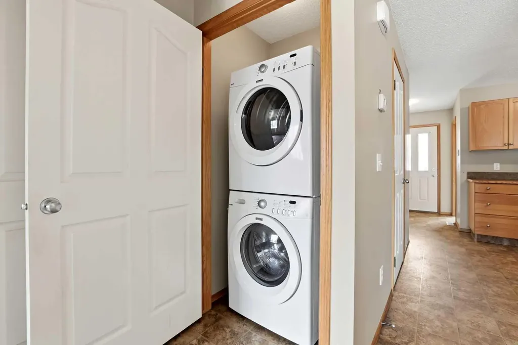 424 Jenkins Drive Red Deer AB T4P 3X1