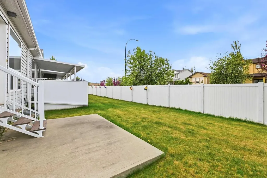 424 Jenkins Drive Red Deer AB T4P 3X1