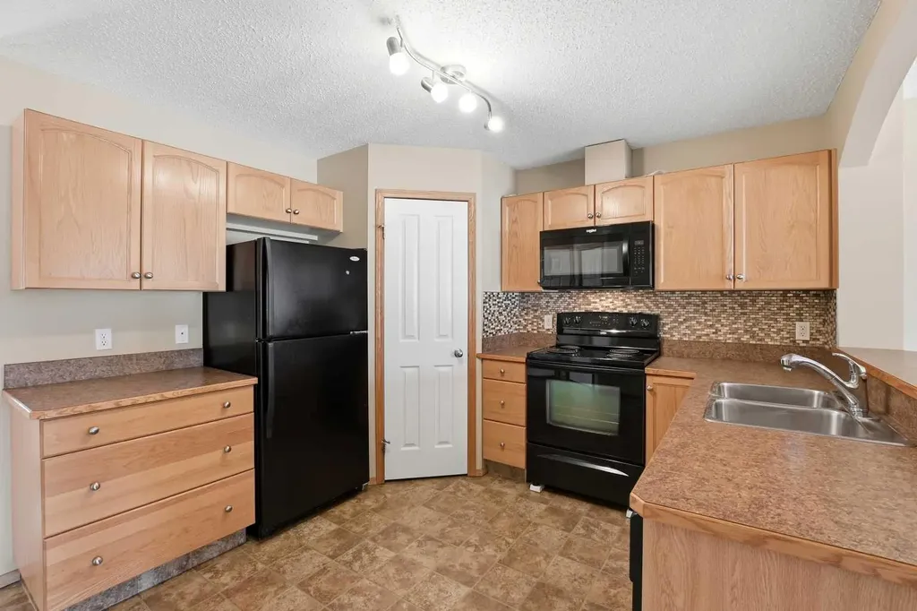 424 Jenkins Drive Red Deer AB T4P 3X1
