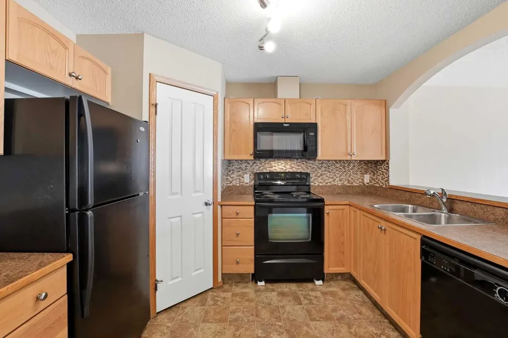 424 Jenkins Drive Red Deer AB T4P 3X1