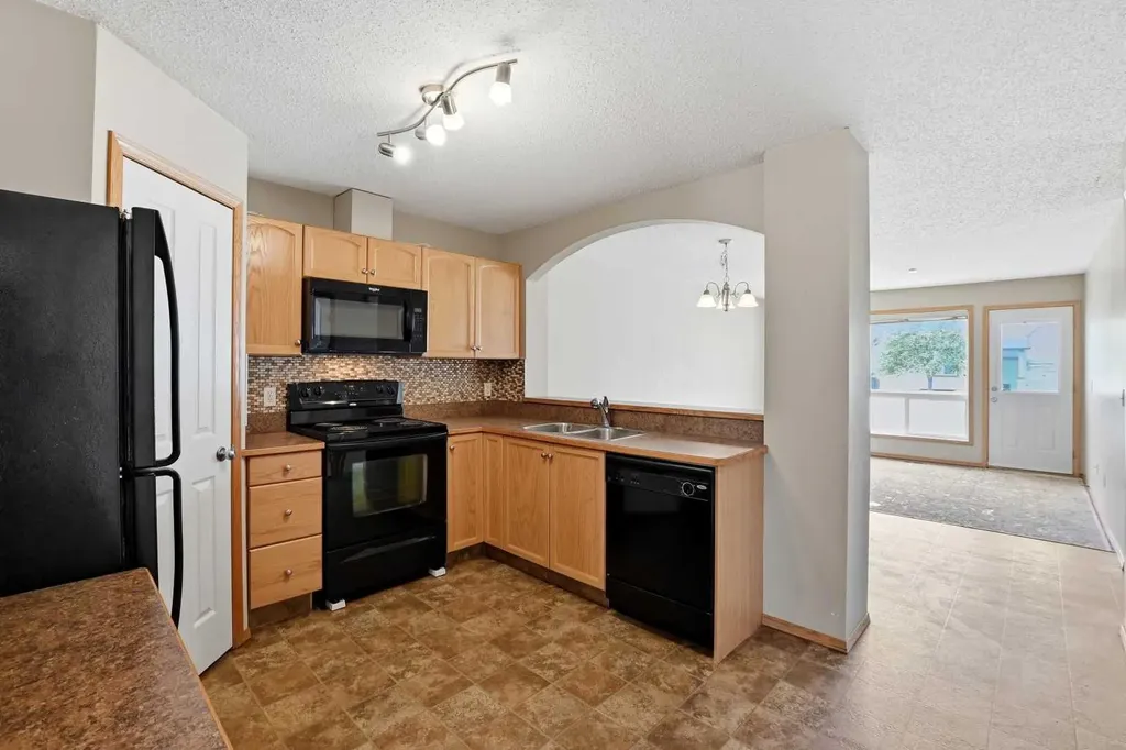 424 Jenkins Drive Red Deer AB T4P 3X1