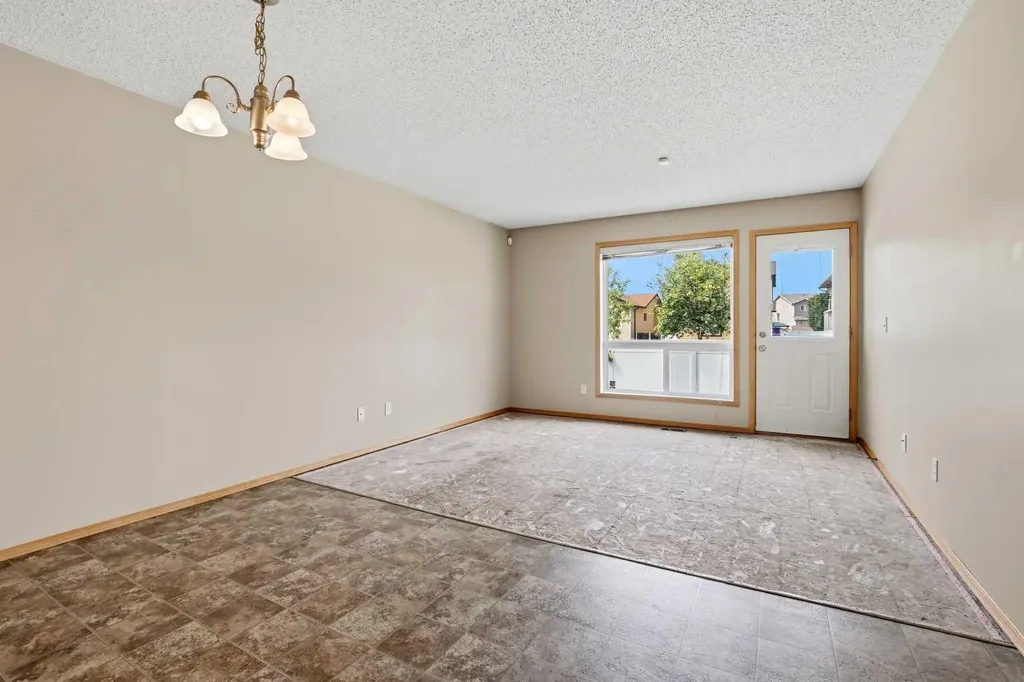 424 Jenkins Drive Red Deer AB T4P 3X1
