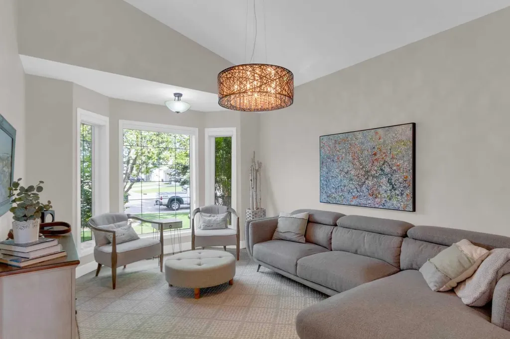 198 Douglas Woods Hill SE Calgary AB T2Z3B1