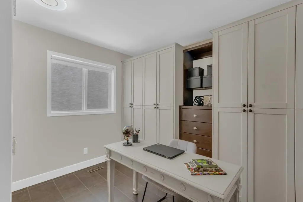 198 Douglas Woods Hill SE Calgary AB T2Z3B1