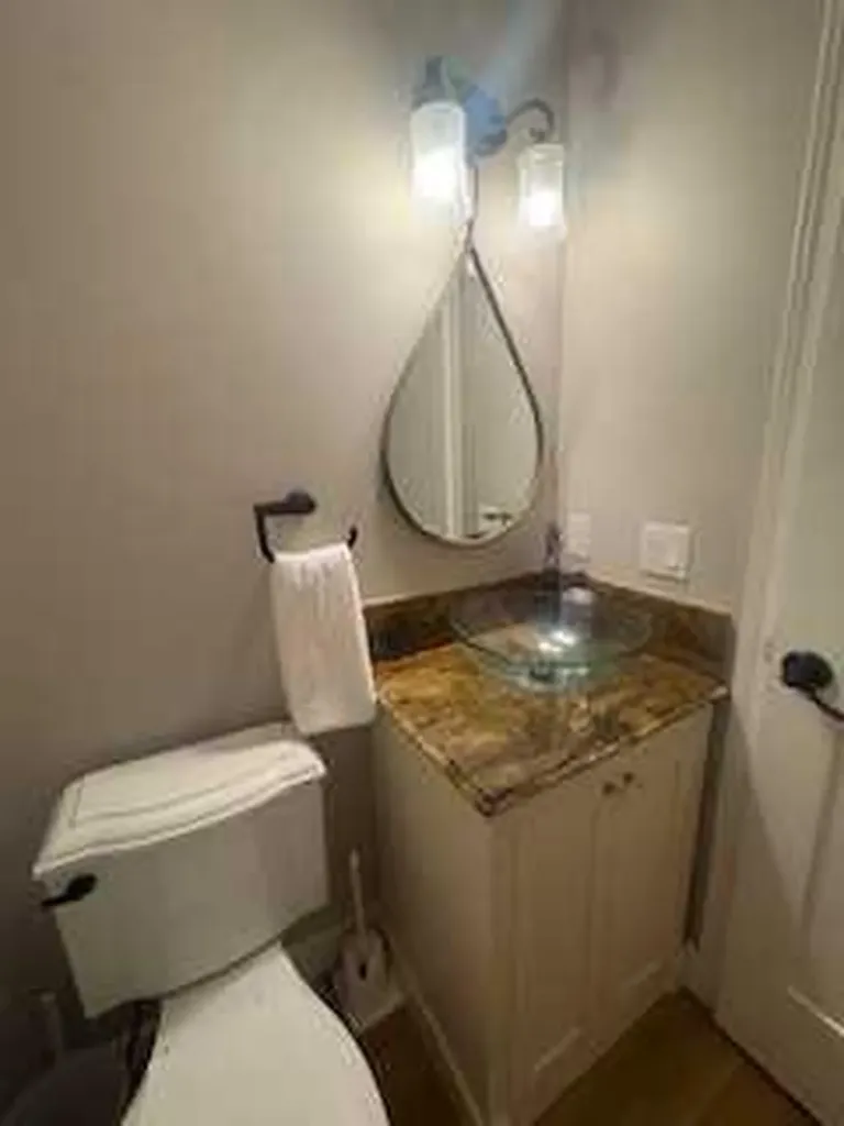 198 Douglas Woods Hill SE Calgary AB T2Z3B1