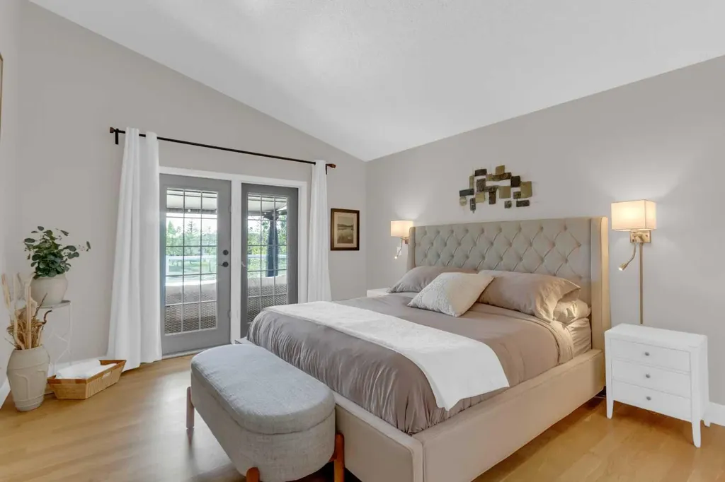 198 Douglas Woods Hill SE Calgary AB T2Z3B1