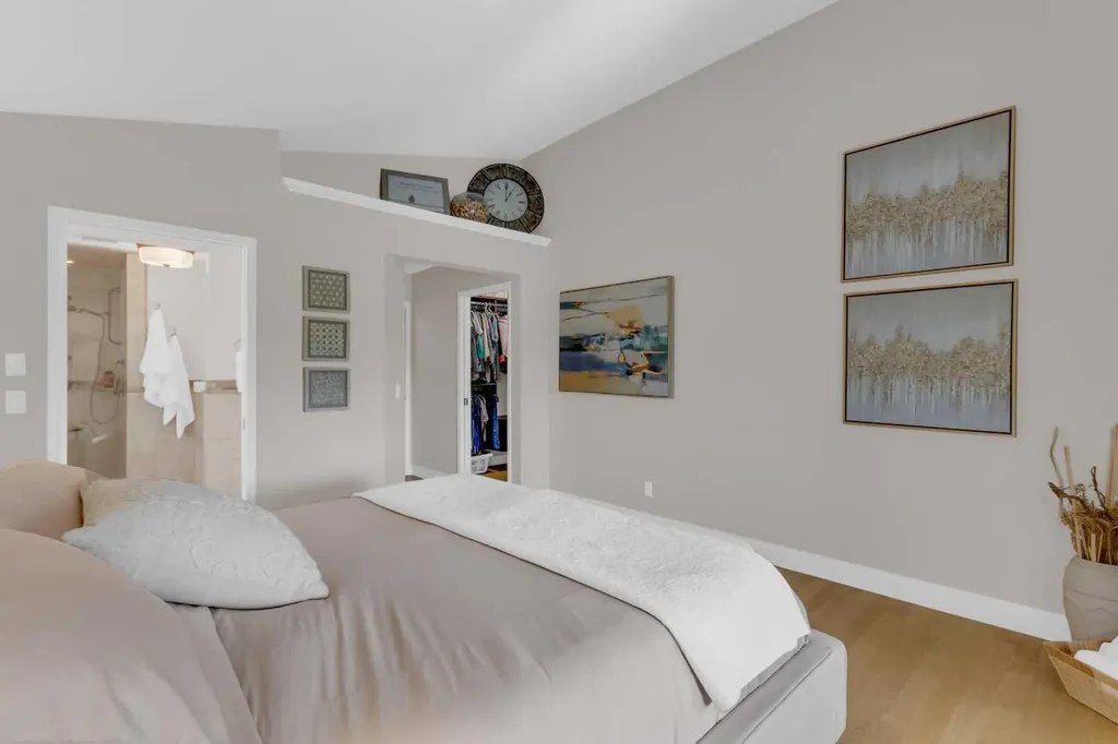 198 Douglas Woods Hill SE Calgary AB T2Z3B1